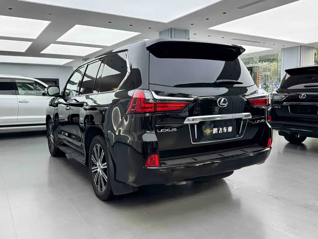 Lexus LX 2019 — фото 20