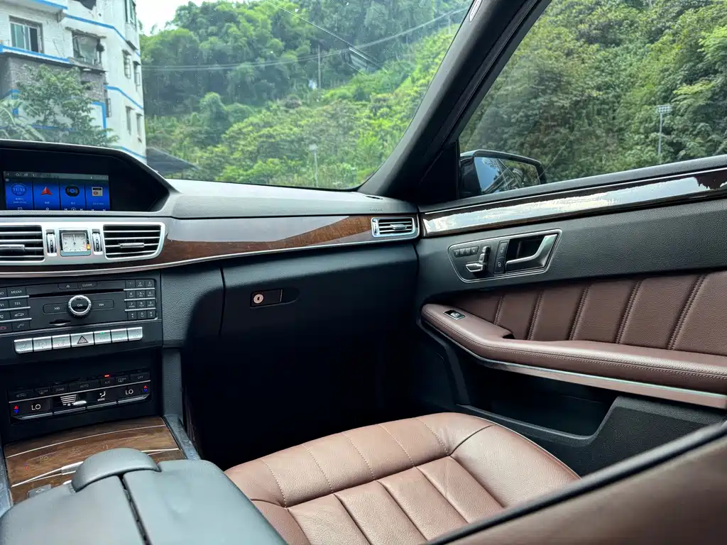 Mercedes-Benz E-Class 2015 — фото 32