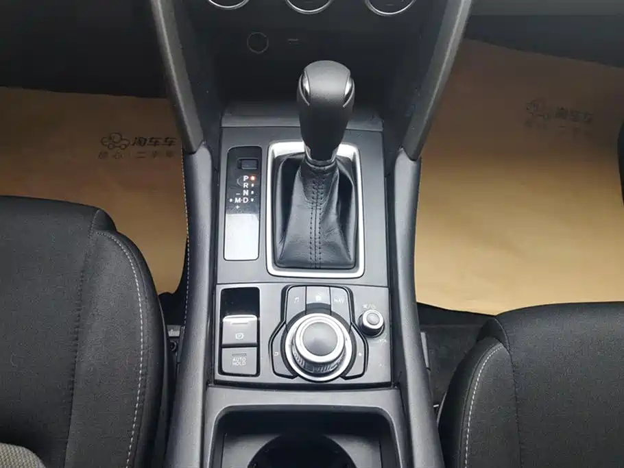 Mazda CX-4 2017 — фото 16