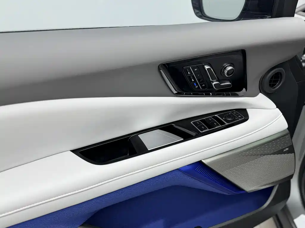 Cadillac IQ 2024 — фото 17
