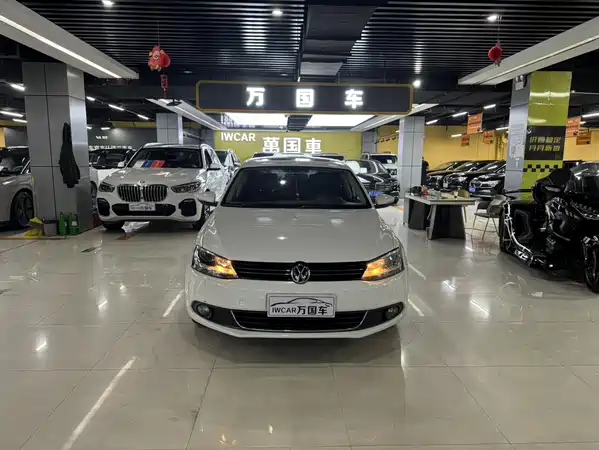 Volkswagen Sagitar 2014