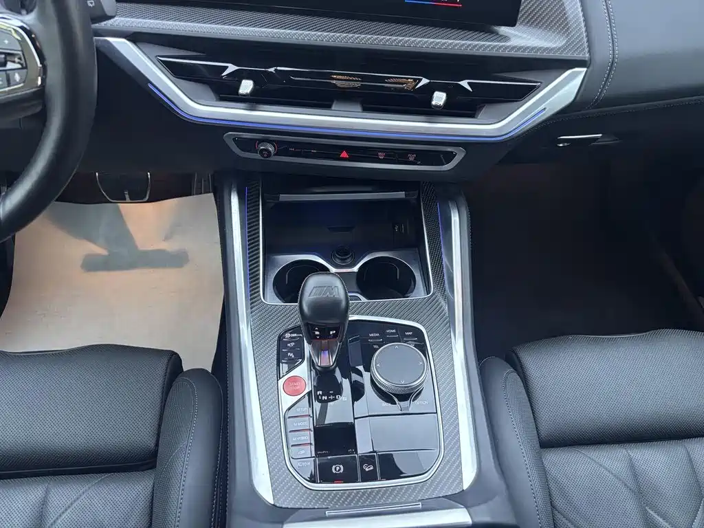 BMW XM 2024 — фото 15