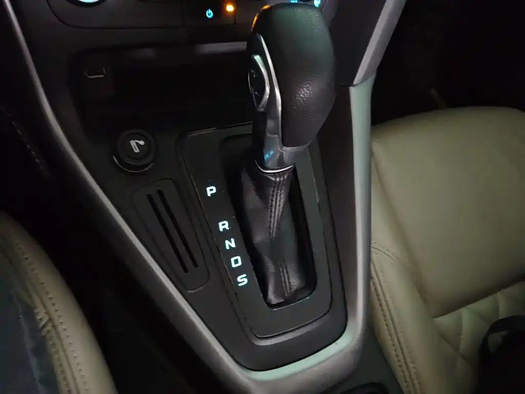 Ford Focus 2015 — фото 14