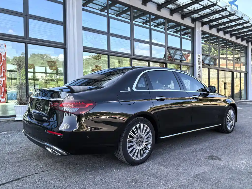 Mercedes-Benz E-Class 2022 — фото 12