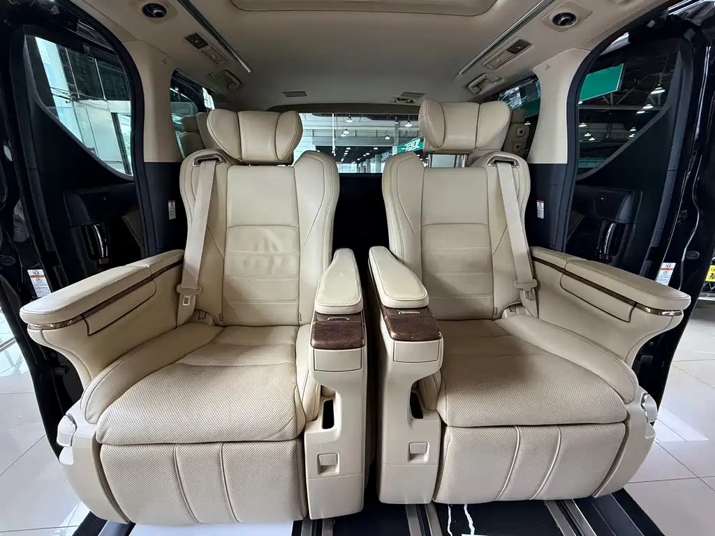Toyota Alphard 2018 — фото 18