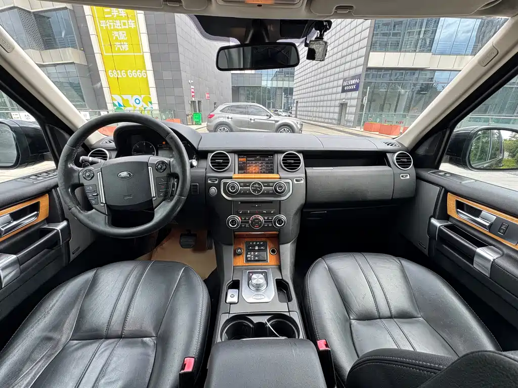Land Rover Discovery 2015 — фото 12