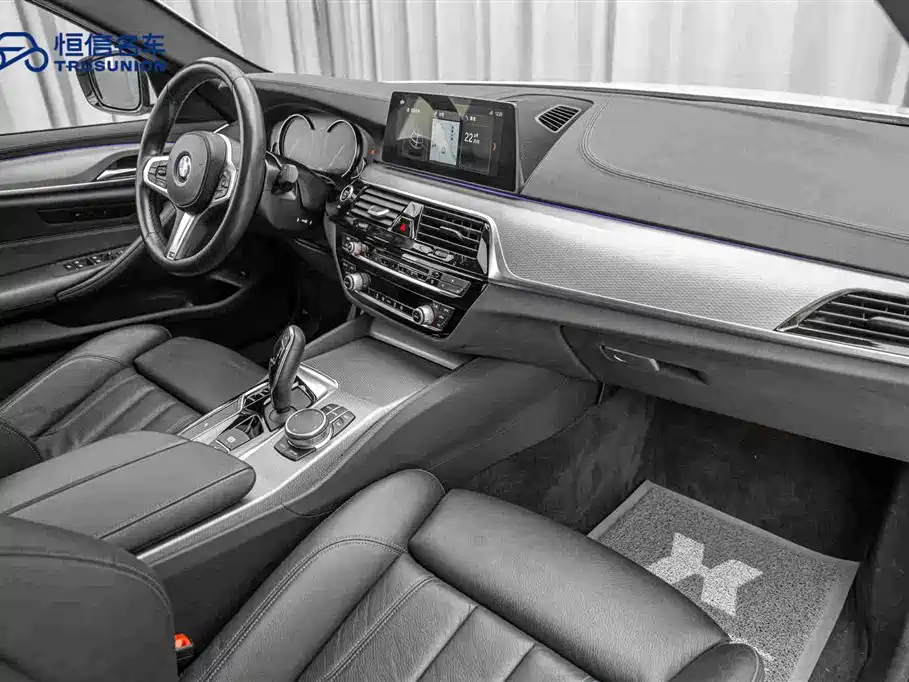BMW 5 Series 2018 — фото 14