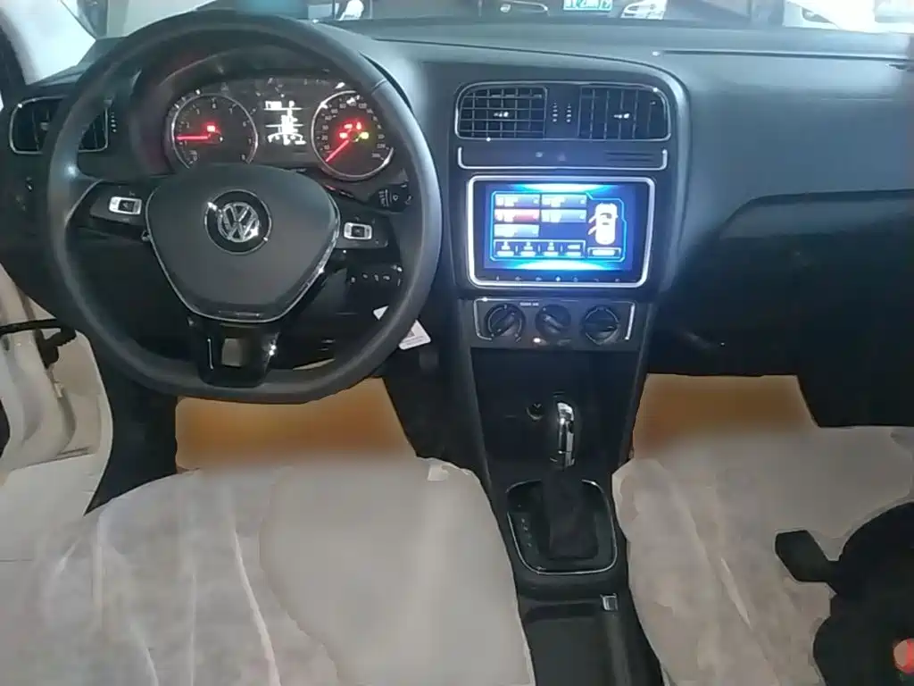 Volkswagen Polo 2017 — фото 10