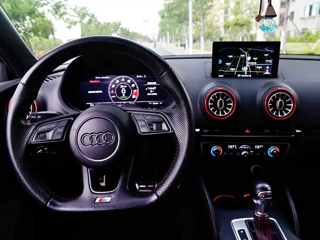 Audi S3 2019 — фото 18