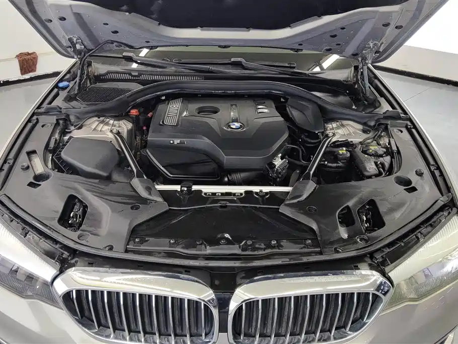BMW 5 Series 2018 — фото 10