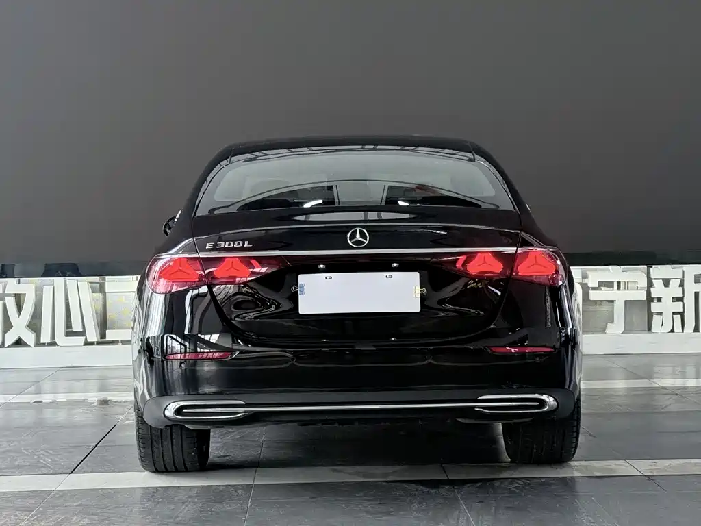 Mercedes-Benz E-Class 2025 — фото 4