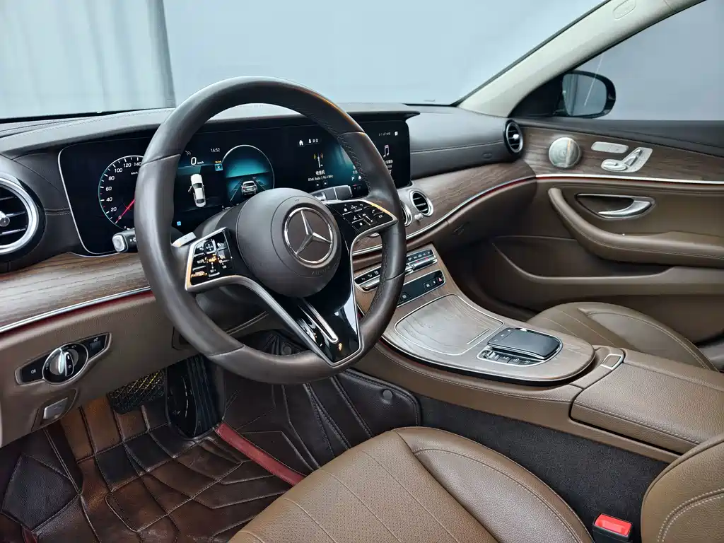 Mercedes-Benz E-Class 2023 — фото 10