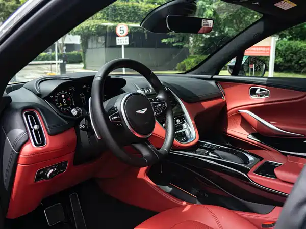 Aston Martin DBX 2023