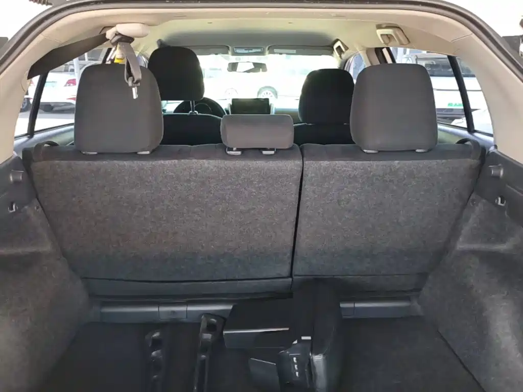 Toyota Yaris L 2018 — фото 19