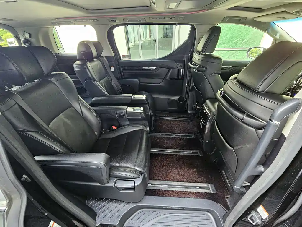 Toyota Vellfire 2020 — фото 18