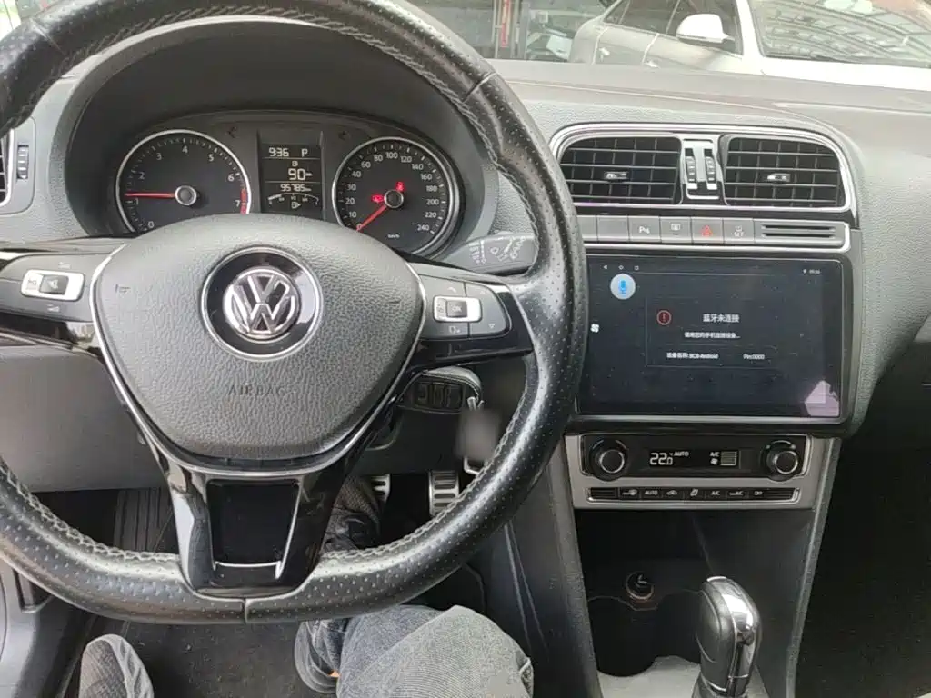 Volkswagen Polo 2015 — фото 10