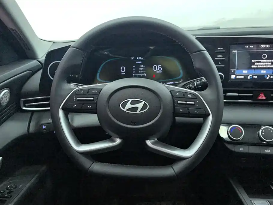 Hyundai Elantra 2025 — фото 15