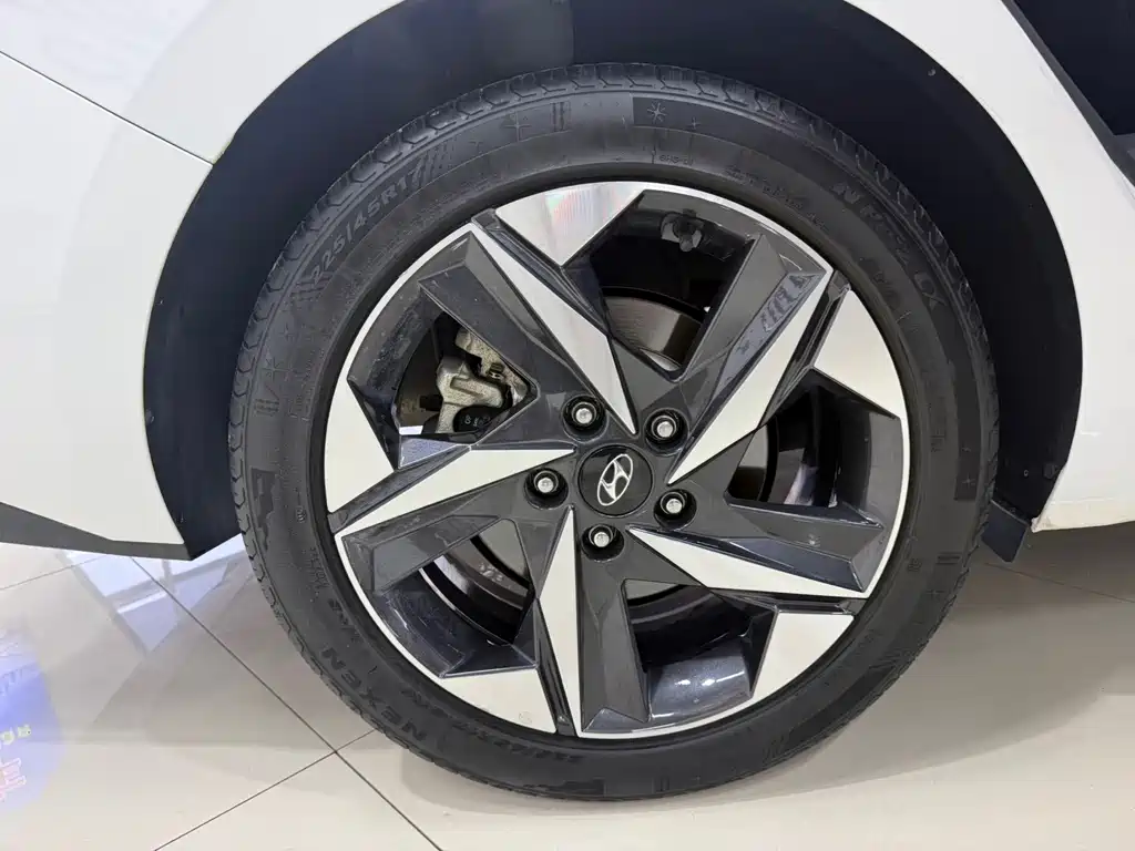 Hyundai Elantra 2022 — фото 20
