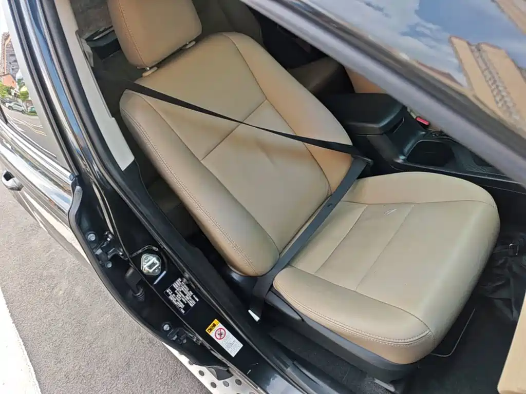 Toyota RAV4 2015 — фото 25