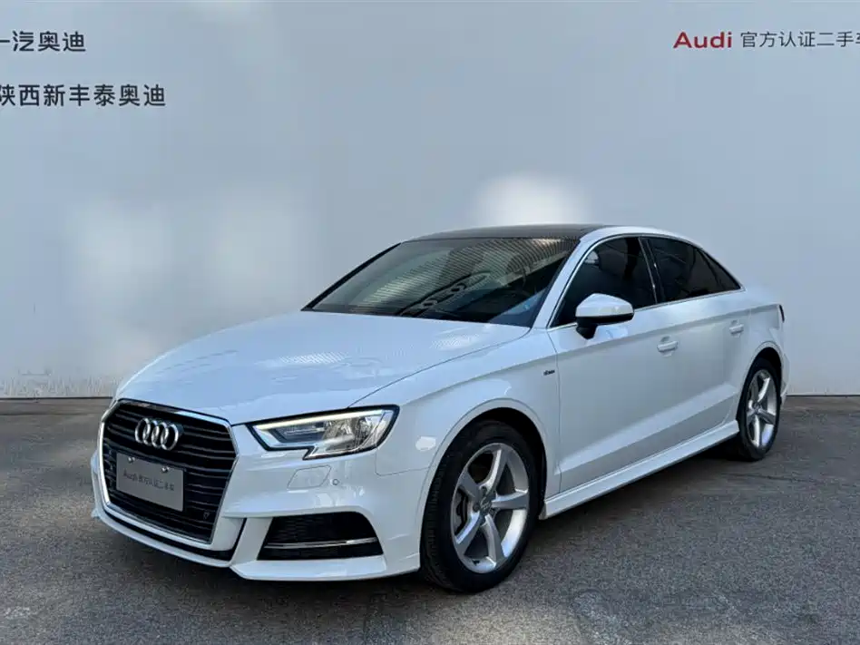 Audi A3 2018 — фото 1