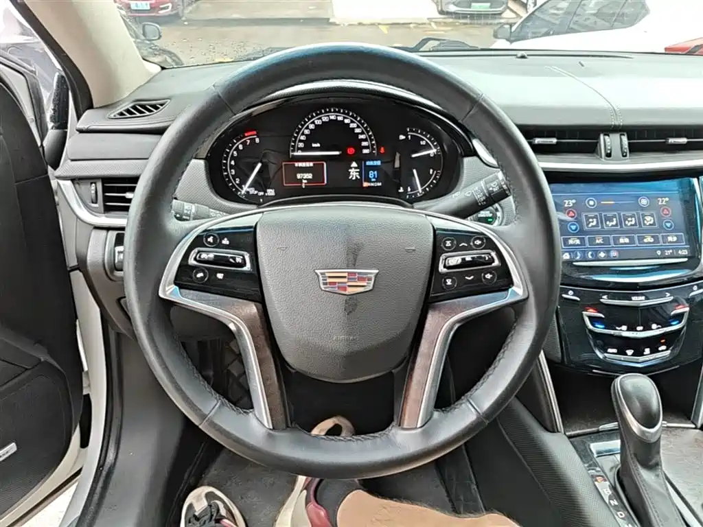Cadillac XTS 2018 — фото 11
