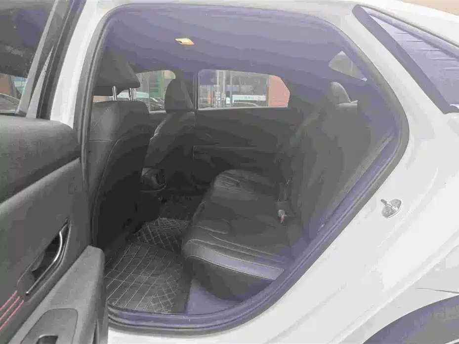 Hyundai Elantra 2023 — фото 10