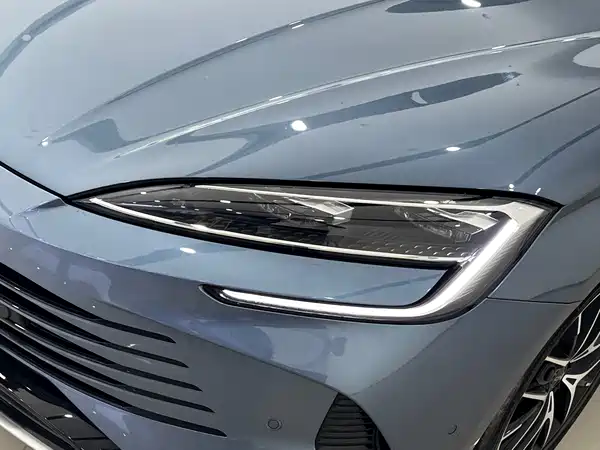 BYD Seal 07 DM-i 2025