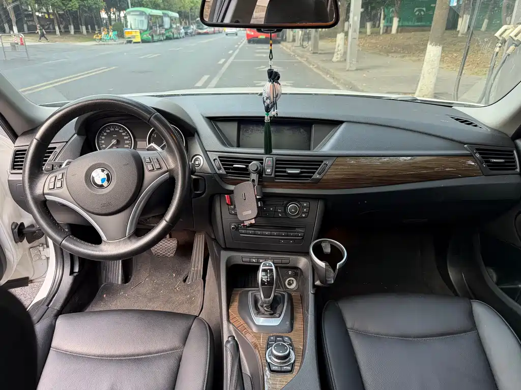 BMW X1 2012 — фото 13