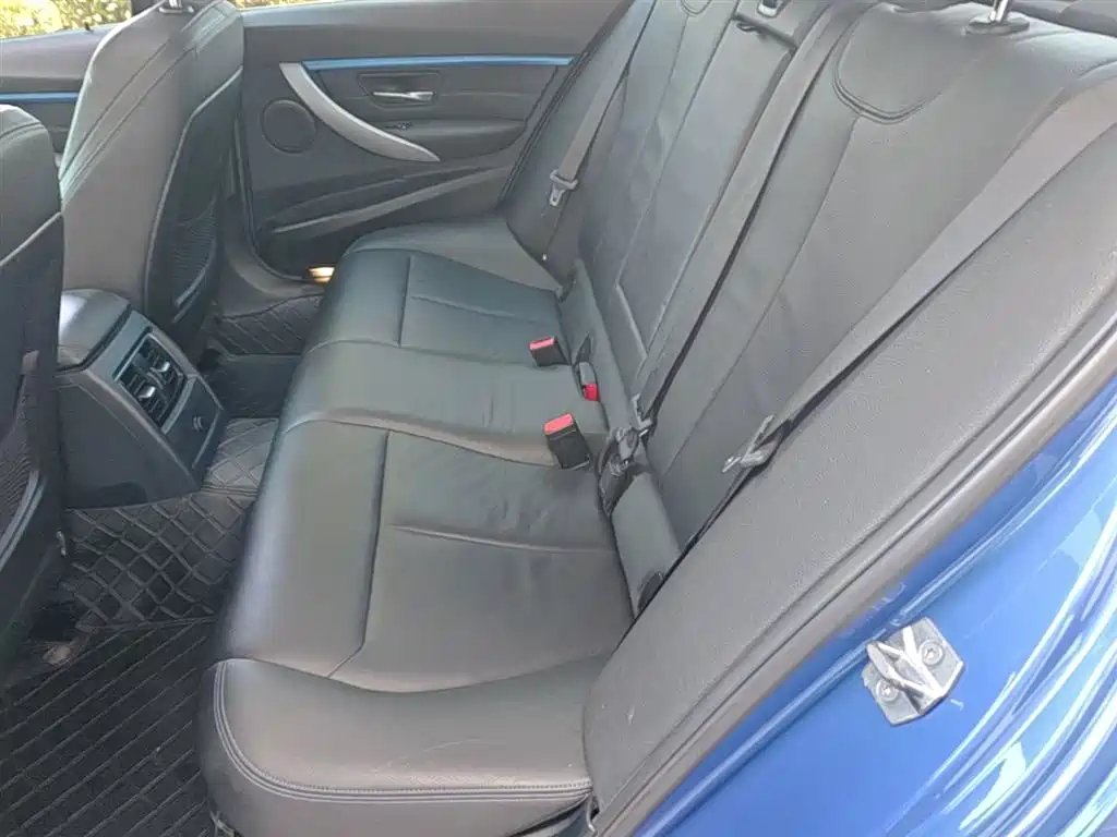BMW 3 Series 2019 — фото 17