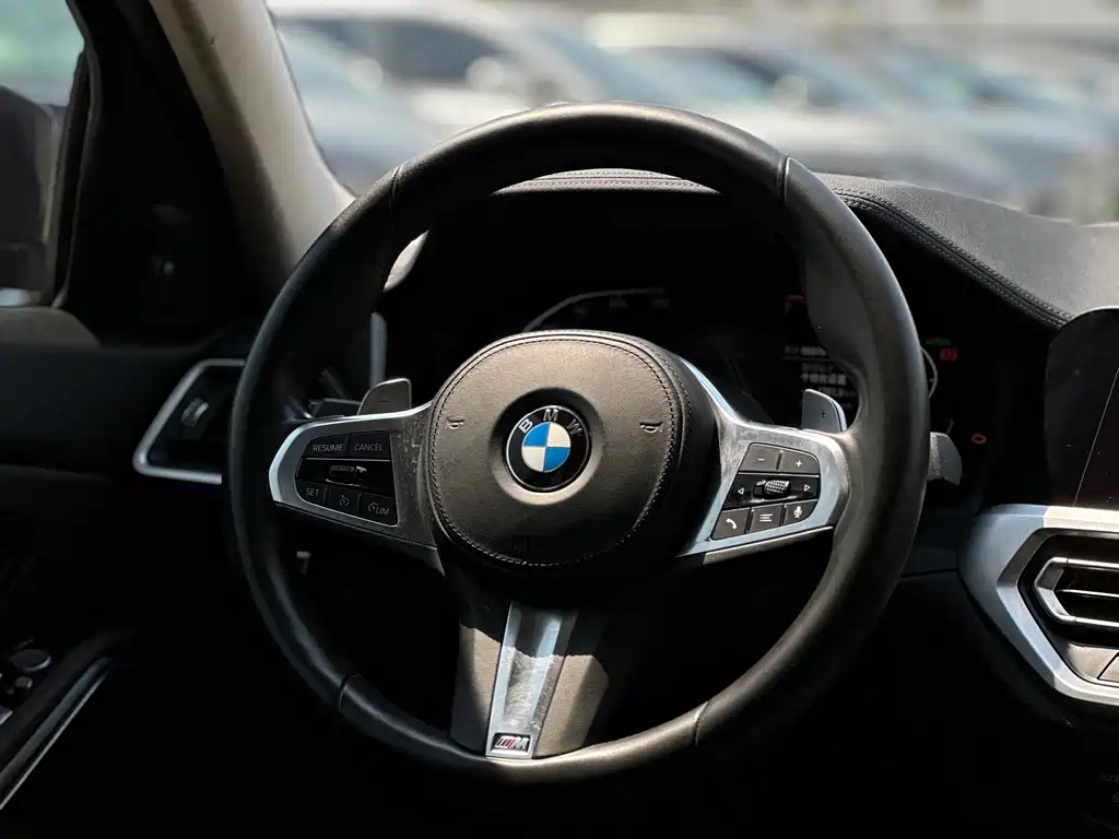 BMW 3 Series 2019 — фото 17