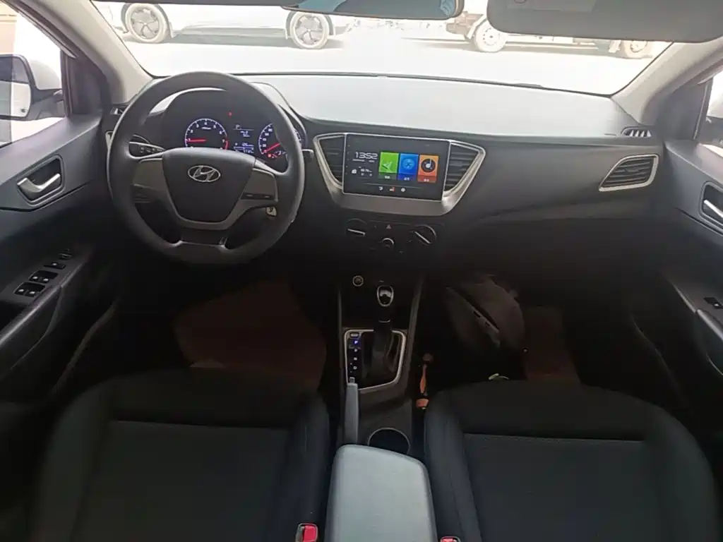 Hyundai Verna 2018 — фото 10