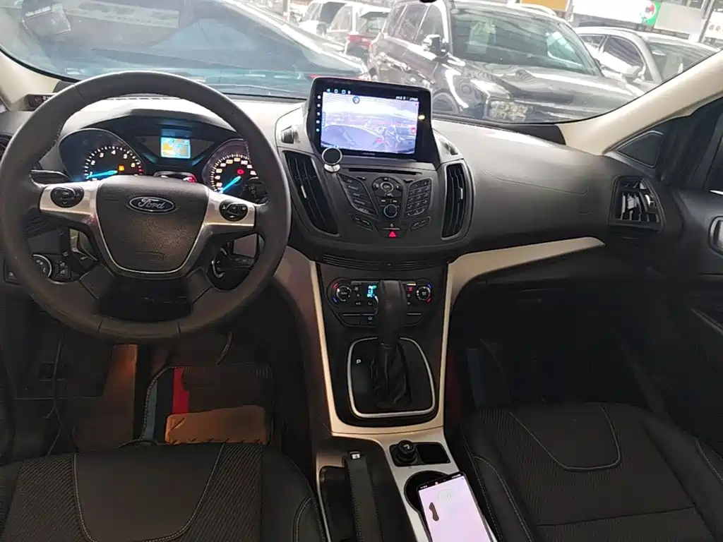 Ford Kuga 2015 — фото 10