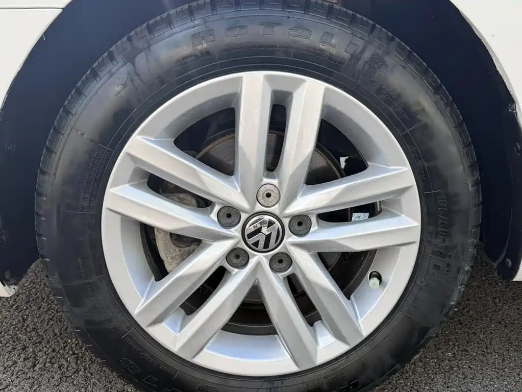 Volkswagen Jetta 2018 — фото 23