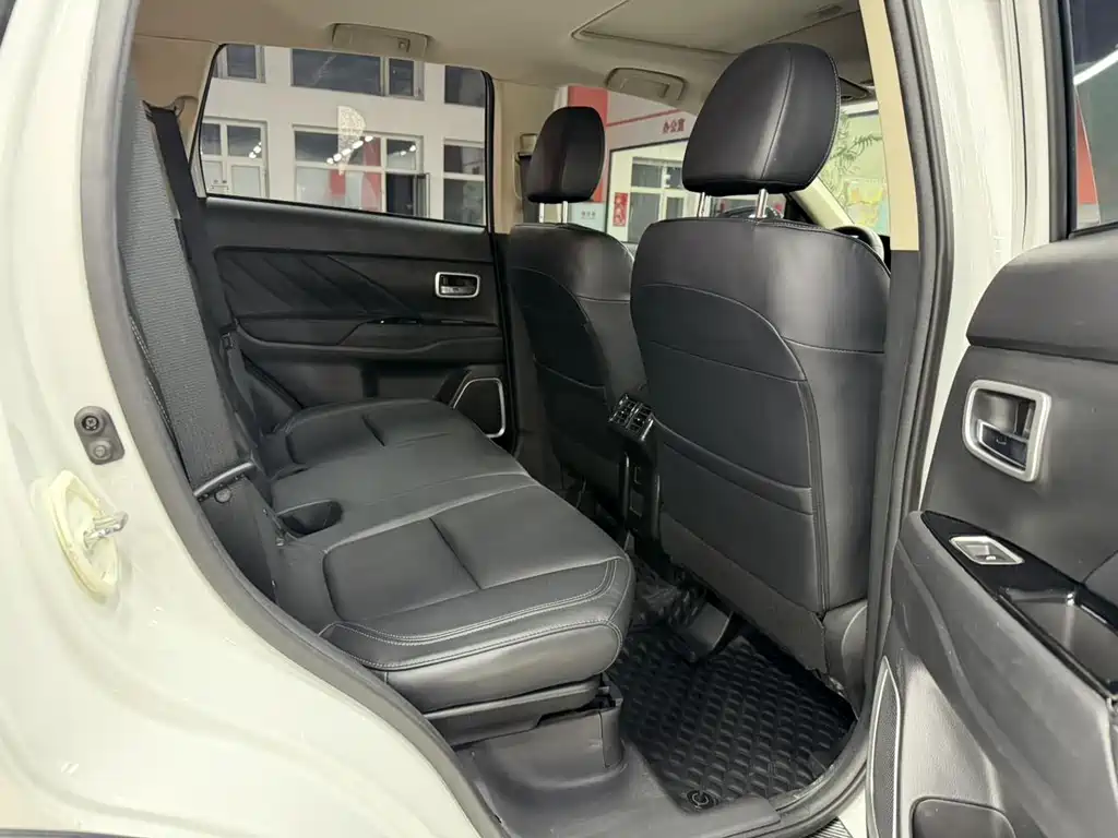 Mitsubishi Outlander 2020 — фото 11