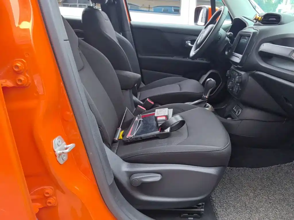 Jeep Renegade 2018 — фото 25