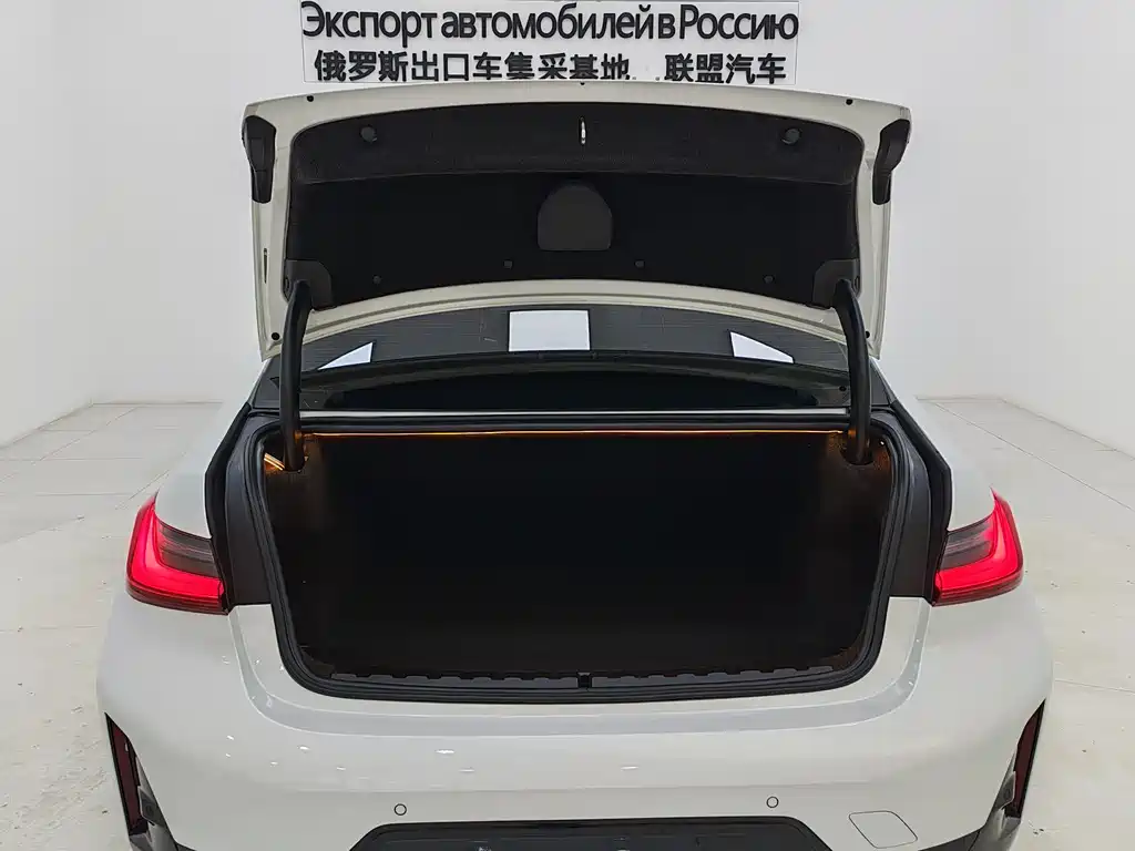 BMW 3 Series 2023 — фото 15