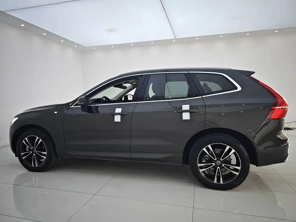 Volvo XC60 2018 — фото 12
