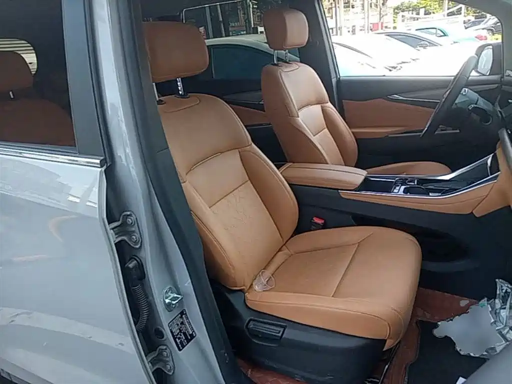 Maxus G50 PHEV 2025 — фото 25