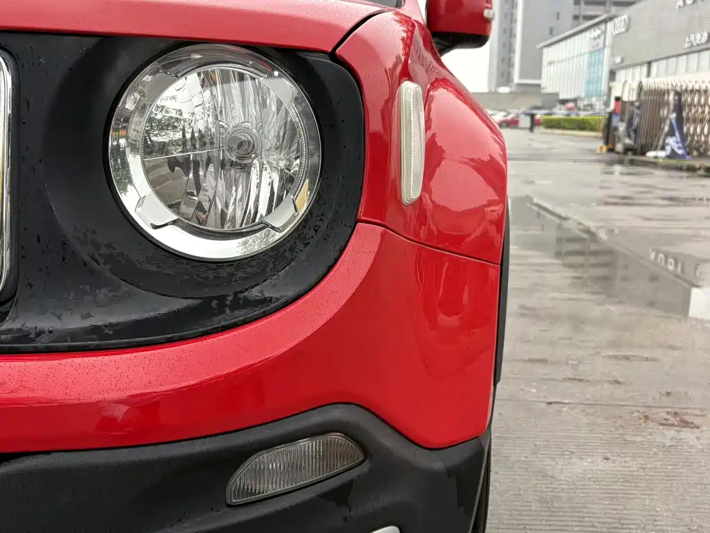 Jeep Renegade 2017 — фото 13