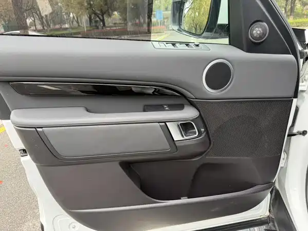 Land Rover Discovery 2019