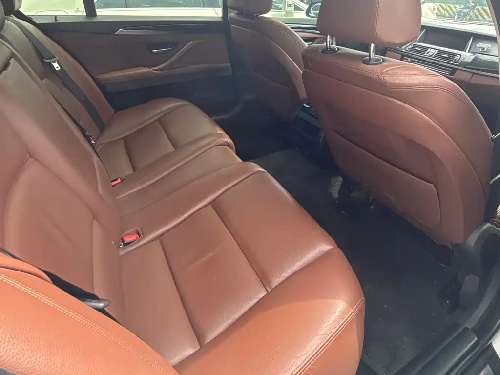 BMW 5 Series 2016 — фото 16