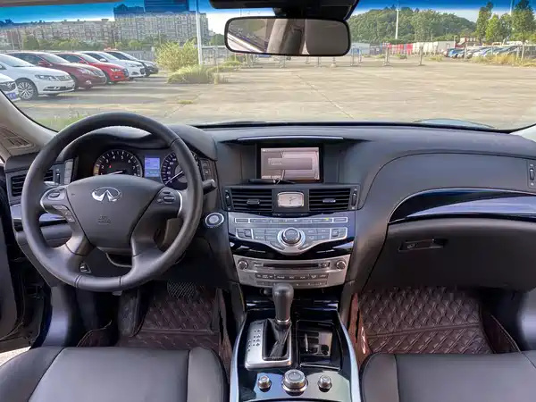 Infiniti Q70 2018