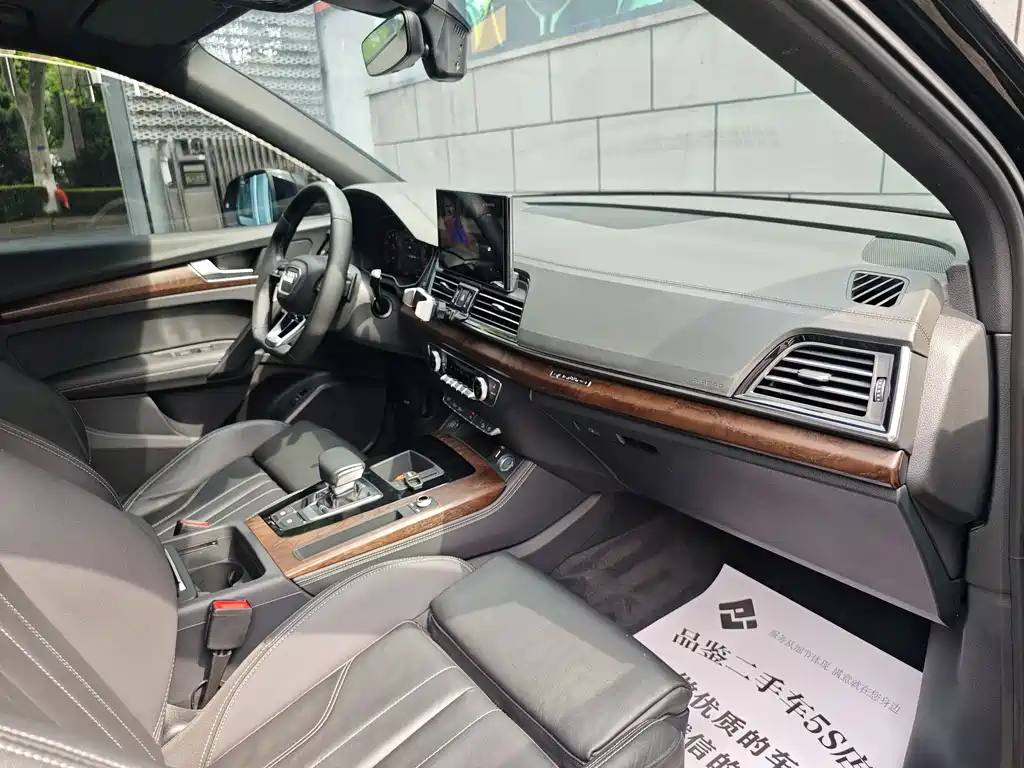 Audi Q5L 2023 — фото 11