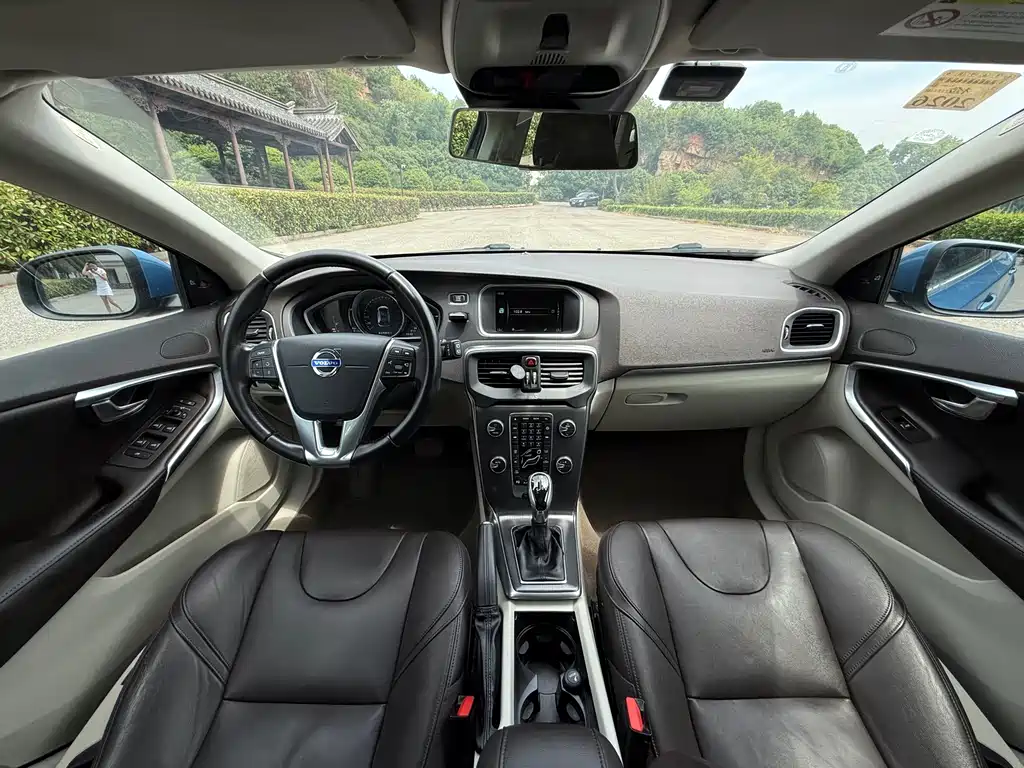Volvo V40 2015 — фото 9