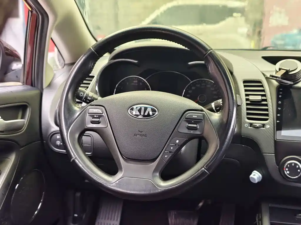 Kia K3 2015 — фото 8