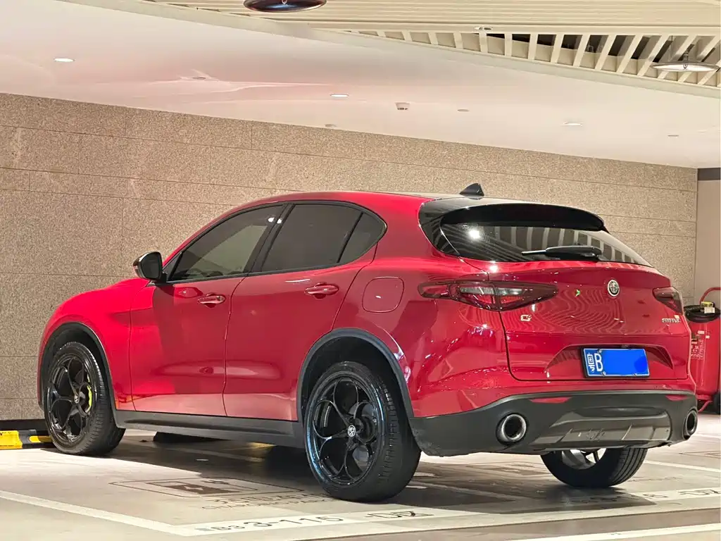 Alfa Romeo Stelvio 2017 — фото 13