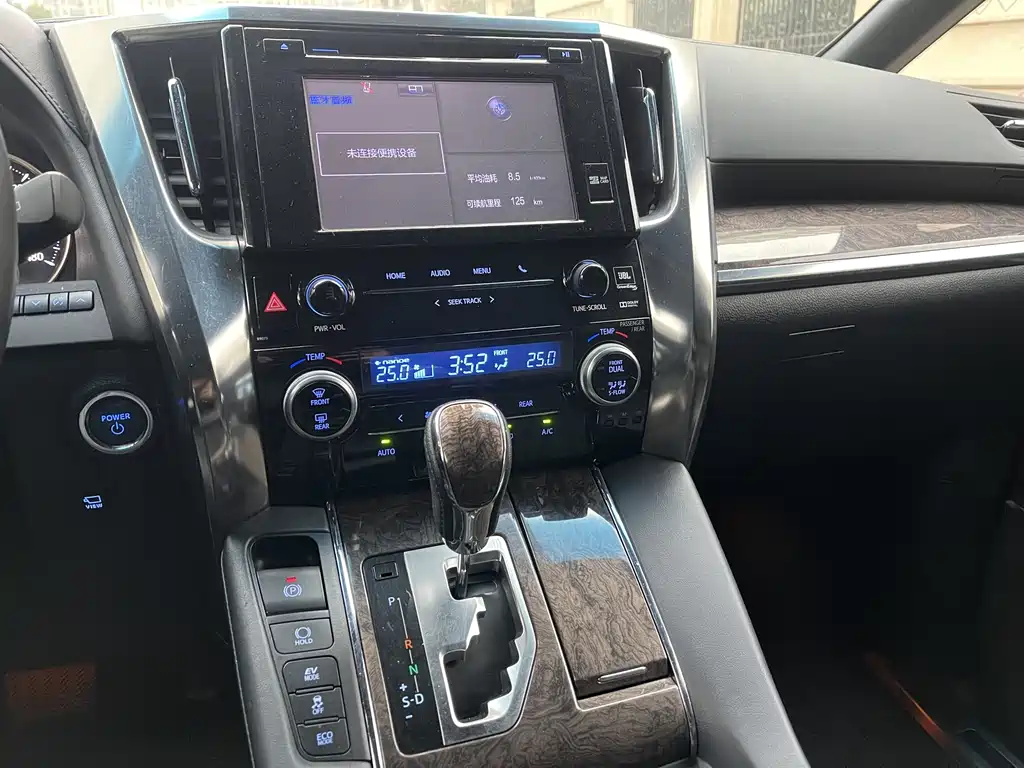 Toyota Vellfire 2020 — фото 17