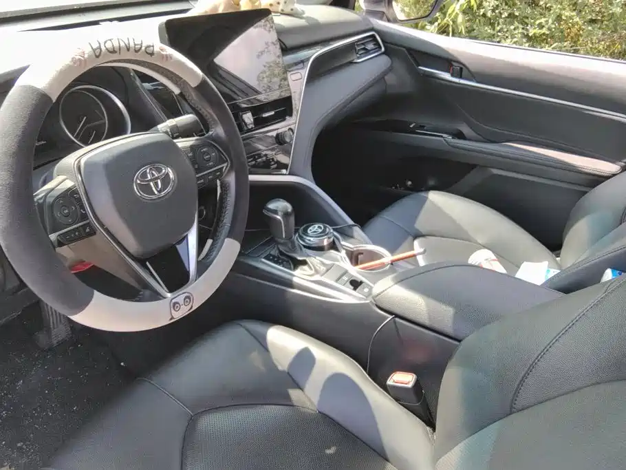 Toyota Camry 2023 — фото 12