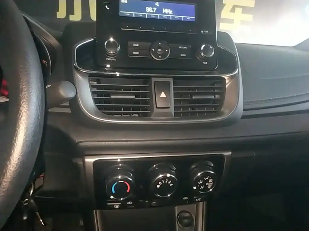 Toyota Yaris L 2020 — фото 13