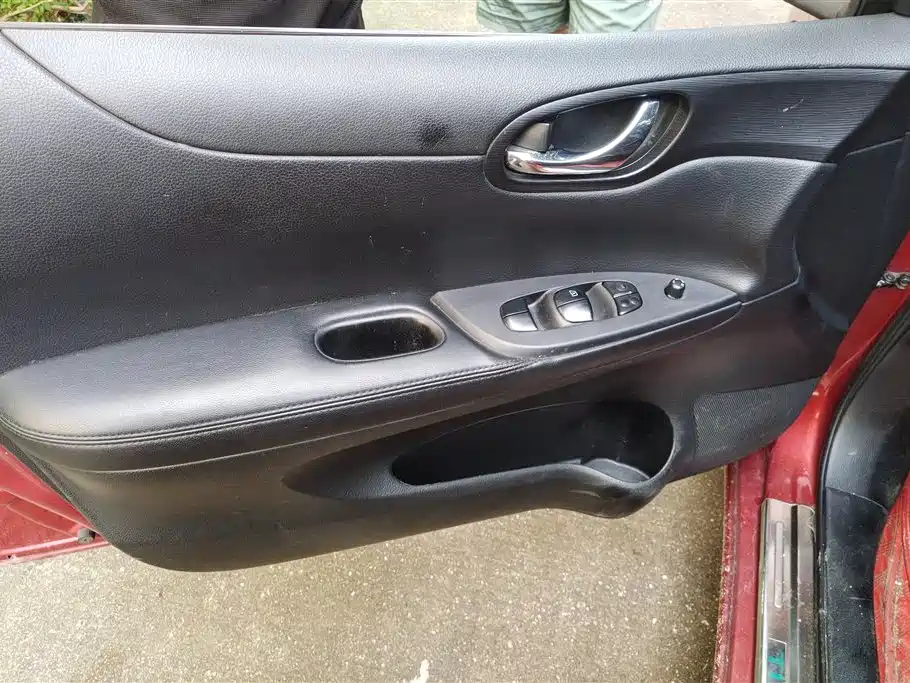 Nissan Tiida 2012
